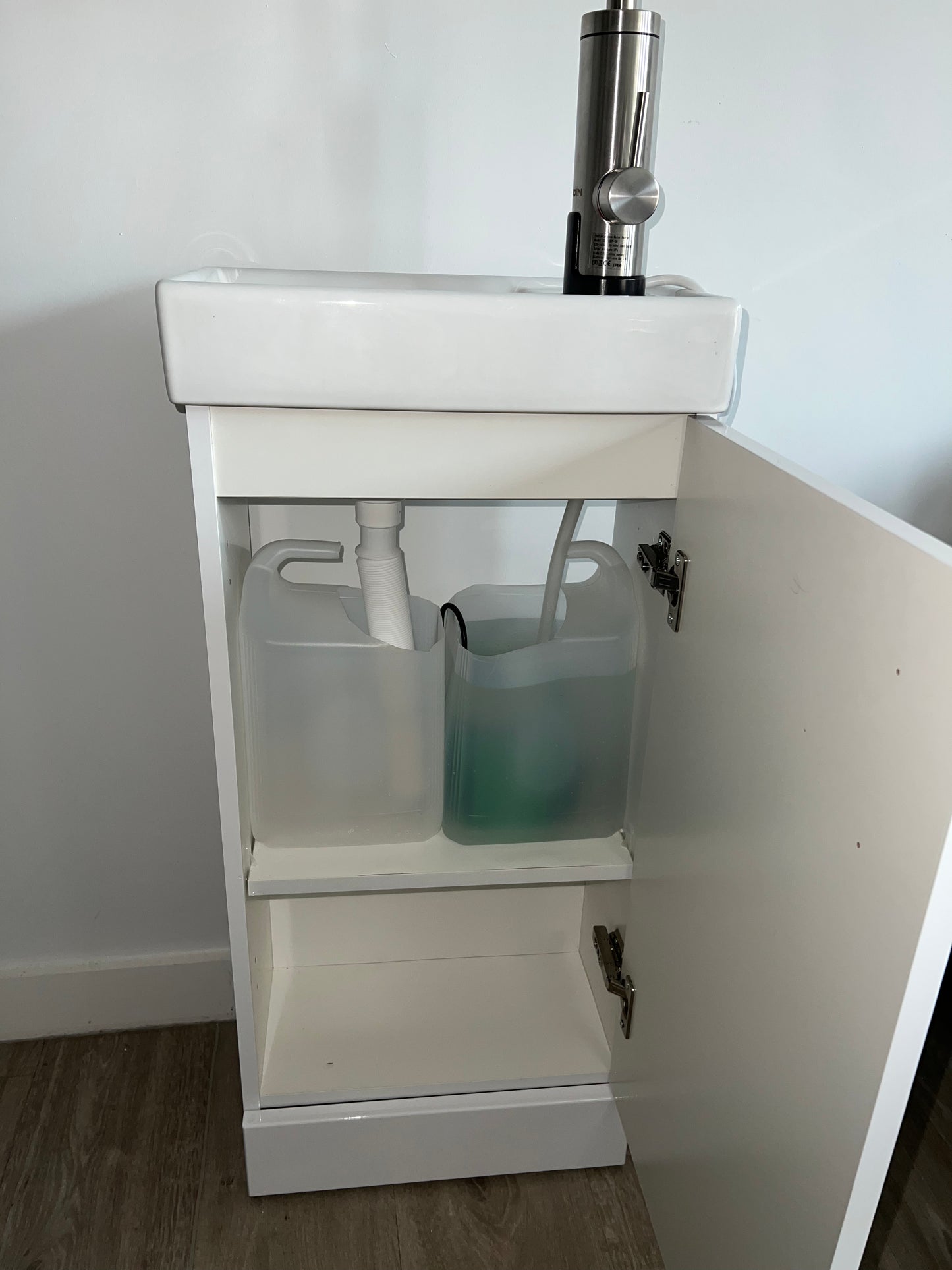 Slim Portable Self-Heating Sink Unit