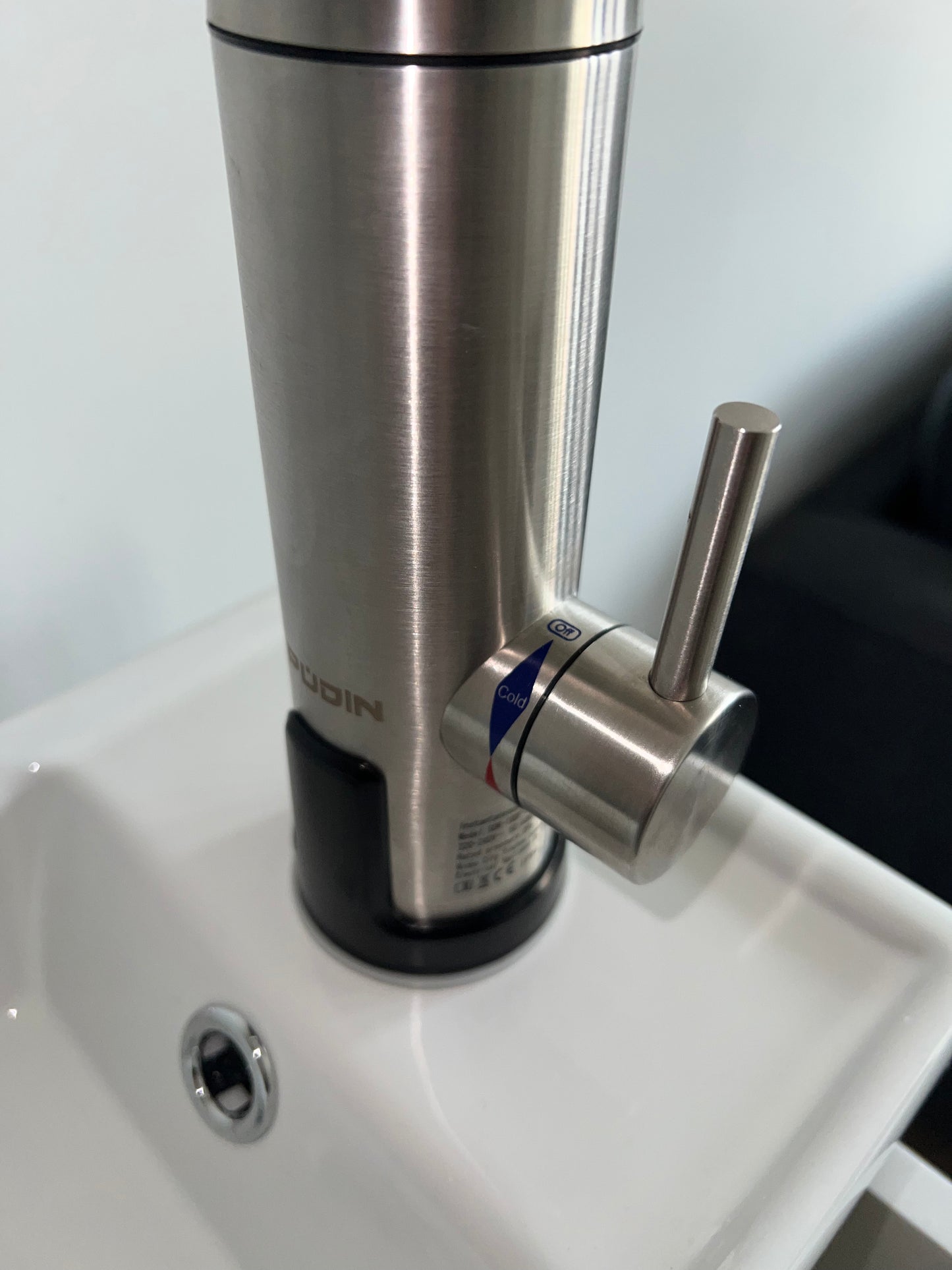 Slim Portable Self-Heating Sink Unit